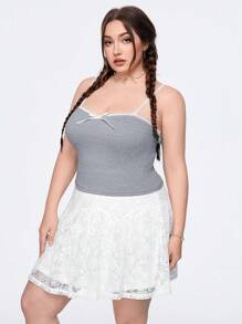 SHEIN Qutie Plus Size Women's White Lace Decorated Bowknot Gray Vest And White Lace Hem Skirt Set