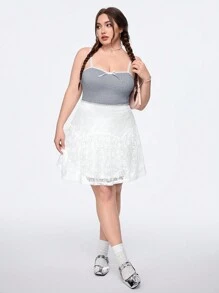 SHEIN Qutie Plus Size Women's White Lace Decorated Bowknot Gray Vest And White Lace Hem Skirt Set