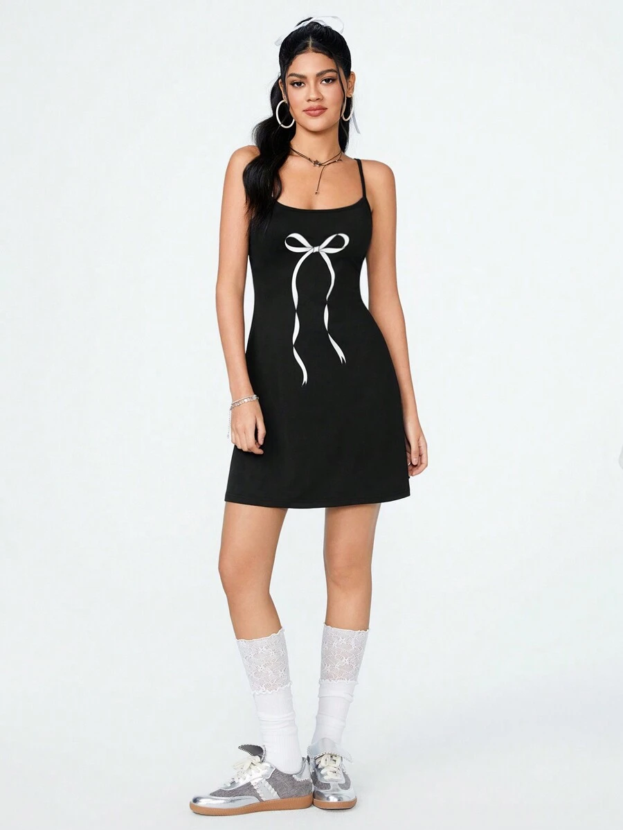 SHEIN Qutie 优雅休闲蝴蝶结印花吊带连衣裙 - 黑色 - 查看 1