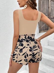 SHEIN Frenchy Màu thuần Cổ vuông Áo vest Và In hoa Quần short - Màu be - Xem 2