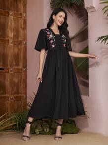 Al Najma 女士花卉刺繡飄蕩袖洋裝 - 黑色 - 查看 8