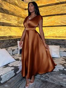 Slaydiva Abito da donna in raso rosa pallido o rosso scuro, scollo a V profondo, elegante e sexy, adatto per appuntamenti, feste, ricevimenti, con maniche lunghe, look semiFormale, ideale per San Valentino, Capodanno o altri eventi - Castano - Visualizzare 3