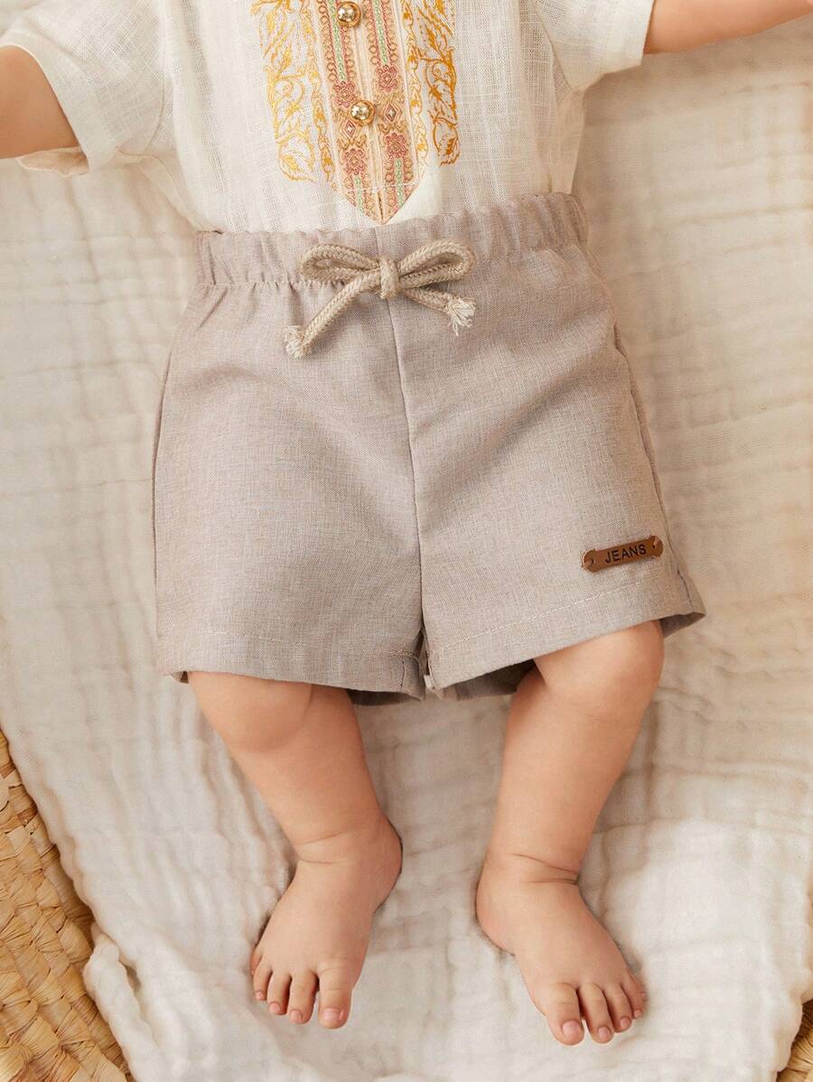 SHEIN Em bé Con trai Trang trí Patch Eo đàn hồi Giải trí Quần short - Màu be - Xem 1