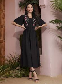 Al Najma 女士花卉刺繡飄蕩袖洋裝 - 黑色 - 查看 11