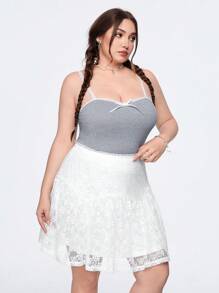 SHEIN Qutie Plus Size Women's White Lace Decorated Bowknot Gray Vest And White Lace Hem Skirt Set