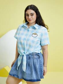 Gudetama X SHEIN 夏季加大號休閒卡通和方格紋打結下擺襯衫 - 藍色 - 查看 4