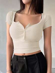 DAZY Women's Solid Color Ribbed Knit Cropped T-Shirt