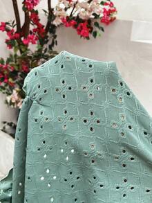 SHEIN Frenchy Mùa hè Màu xanh lá Không tay Áo Với Xếp Chi tiết , Thêu Và Cắt ra Hem Thiết kế - màu xanh lá - Xem 3