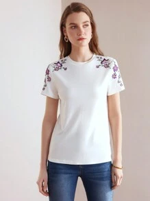 MOTF PREMIUM EMBROIDERY BUTTERFLY AND FLORAL PATTERN TEE,GRAPHIC TEE - White - View 8