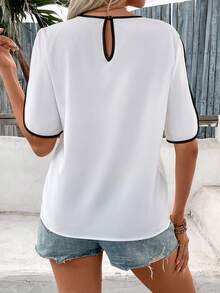 SHEIN LUNE 女性圓領分擔短袖襯衫,配有分割式下緣和包邊設計