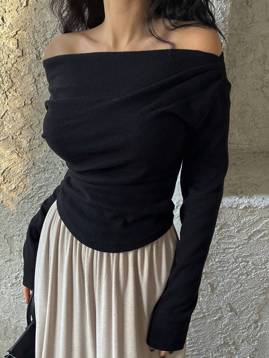 DAZY 露肩修身褶饰长袖T恤，秋季女装 - 黑色 - 查看 1