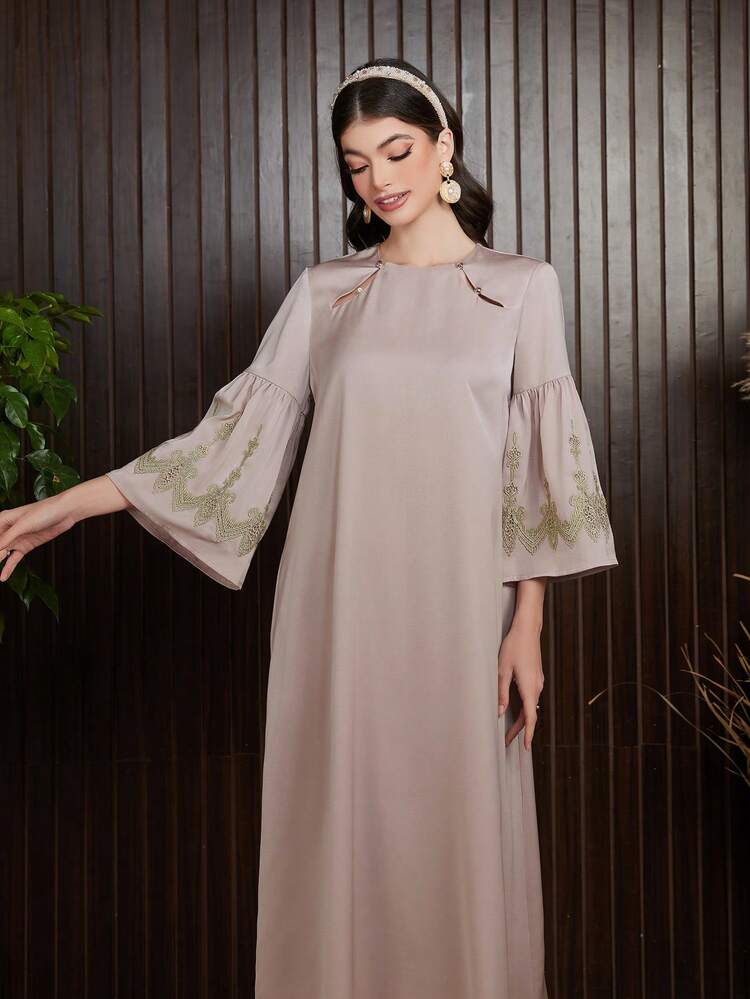 Colorblock Soluble Lace Round Neck Kaftan Dress With Cinching Waist