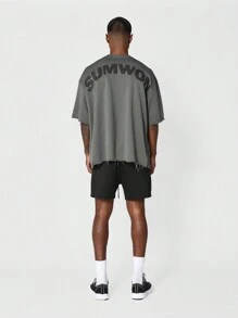 SUMWON Camiseta con bolsillo delantero y aplicación en la manga, con ajuste oversize y orilla cruda