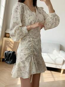 DAZY Robe décontractée à col en V à cordon de serrage, ourlet à volants, robe d'été à fleurs ditsy, robe d'automne