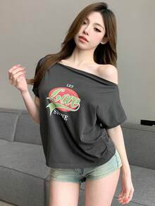 DAZY Asymmetrical Neck Letter Printed Pleated T-Shirt - Grey - View 7