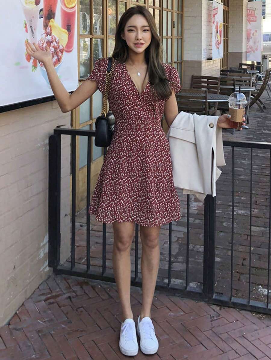 DAZY 女士碎花V领系腰连衣裙夏季吊带裙度假装 - 紅色 - 查看 1