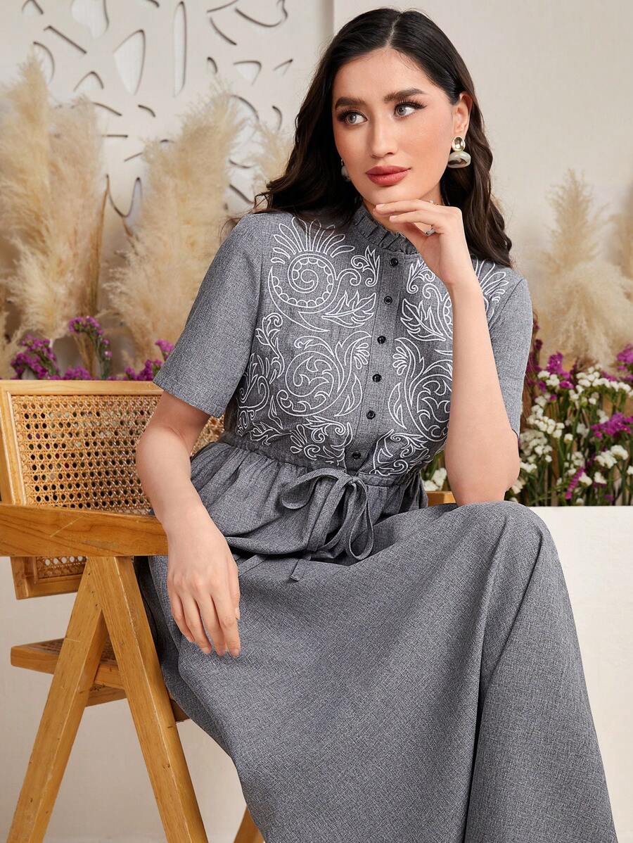 Seusyu 女士植物印花立領荷邊樣式短袖阿拉伯風格連衣裙 - 深灰色 - 查看 1