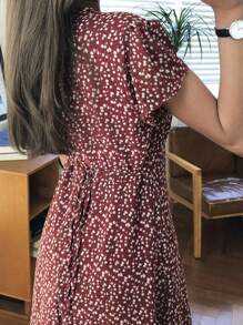 DAZY 女士碎花V领系腰连衣裙夏季吊带裙度假装 - 紅色 - 查看 2