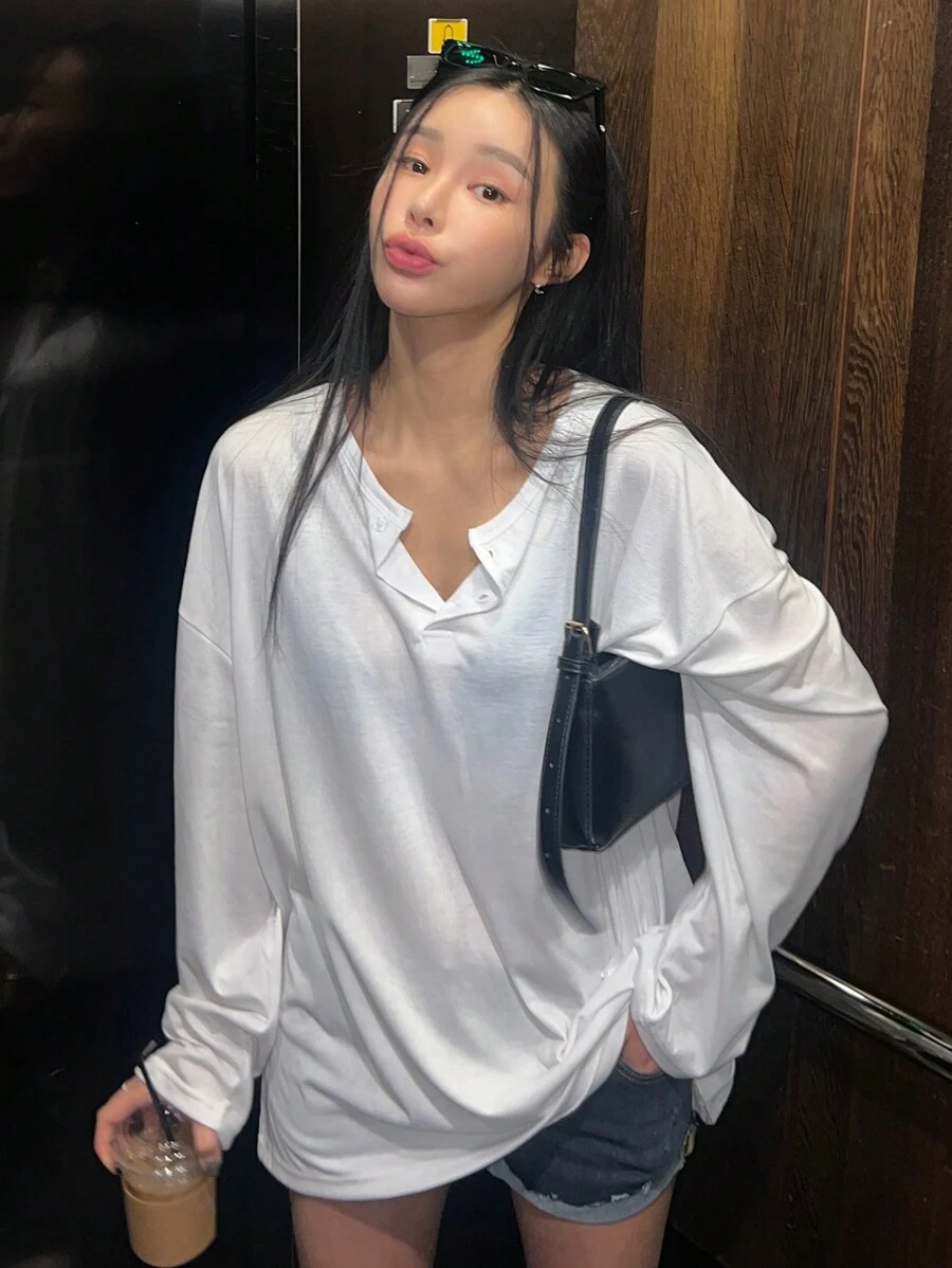 DAZY 纯色宽松纽扣前襟半襟落肩长袖 T 恤,秋季服装 - 白色 - 查看 1