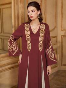 Al Najma 勃艮第红色刺绣细节宽松 V 领长衫