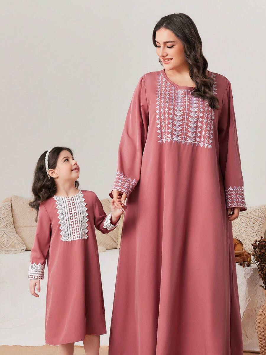 SHEIN Ramadan MŁODA dziewczyna koronkowa różowa sukienka z długim rękawem