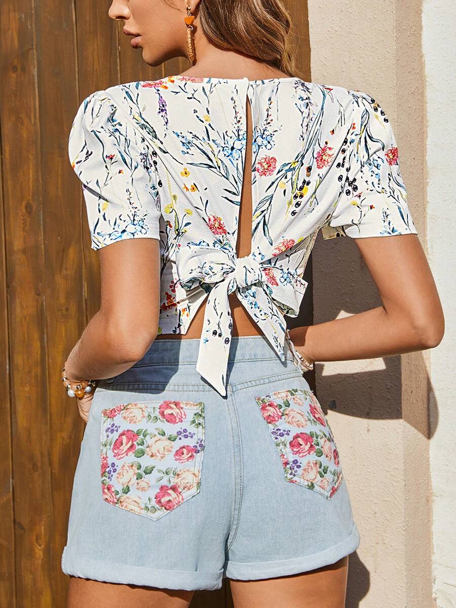SHEIN VCAY Phong cách kỳ nghỉ Xu hướng: Cắt giảm Trở lại Cà vạt viền Của phụ nữ Quần skinny Áo thun Với In hoa - trắng - Xem 1