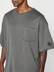 SUMWON Camiseta con bolsillo delantero y aplicación en la manga, con ajuste oversize y orilla cruda