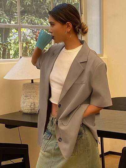 Livesso Áo khoác blazer màu trơn, dáng rộng, tay ngắn, cổ bẻ, có túi, dây đeo bản rộng, trang phục công sở mùa hè.