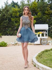 BABYONLINE D.R.E.S.S. 圓領蕾絲拼接露網雞尾酒裙,腰間圍繞粉色絲帶細節 - 霧霾藍 - 查看 1