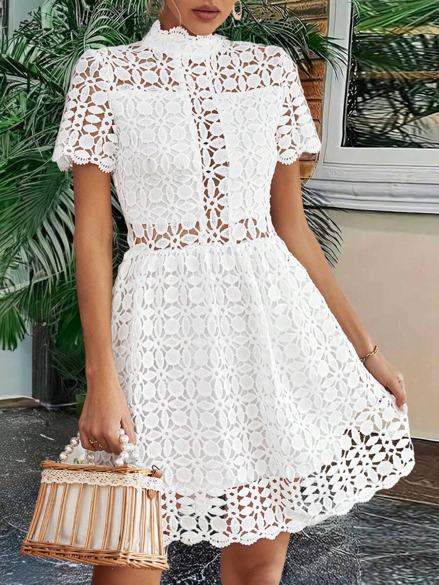 SHEIN Privé Vestido De Patinadora Con Huecos De Color Sólido, Con Corset De Cintura Y Cuello De Pie - Blanco - Ver 1