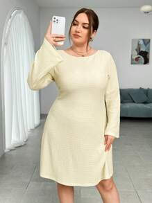 SHEIN Essnce 大碼優雅的圓領鈴袖性感開背紋理面料休閒連衣裙 - 杏色 - 查看 6