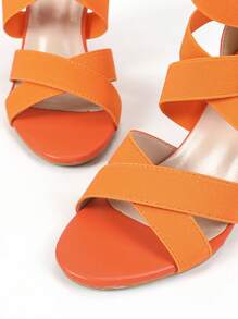 女式粗跟十字紋合金彈力羅馬涼鞋,高跟款式