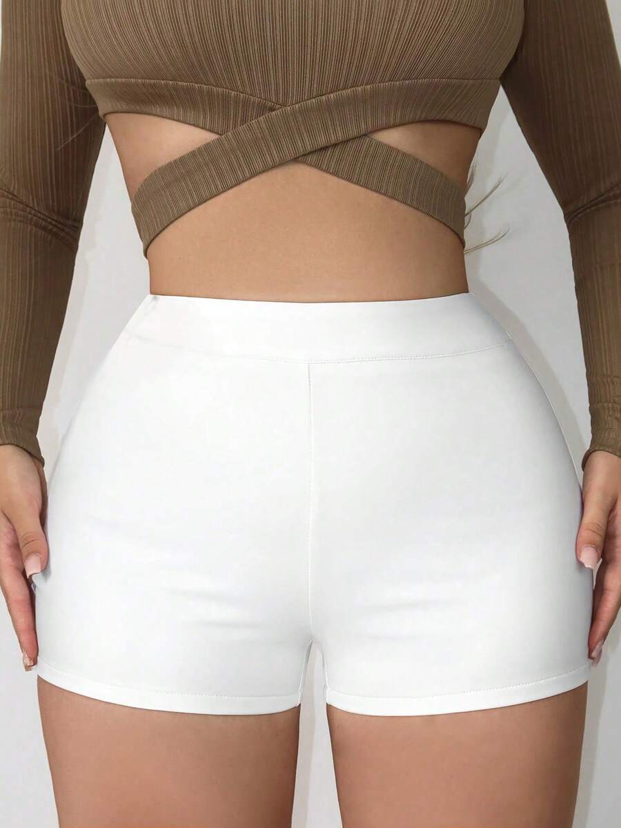 Allurite 素色緊身PU皮革短褲 - 白色 - 查看 1