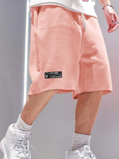 Manfinity EZcore Short con cordón en la cintura con parche de letra talla grande para hombre, short para salir, short de rodilla, regalo para esposo o novio, shorts rosas de entrenamiento para hombre