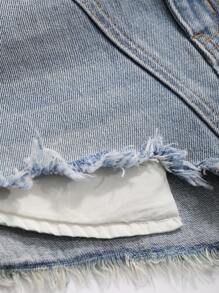 DAZY 女士牛仔短褲,帶有破邊和口袋