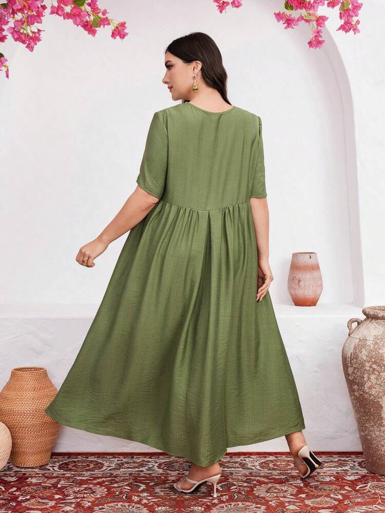Plus Size Women's Botanical Embroidery Short Sleeve Dress
