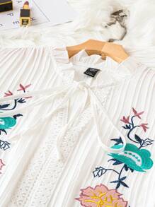 SHEIN Clasi 大尺碼花卉刺繡系帶前扣襯衫 - 白色 - 查看 4