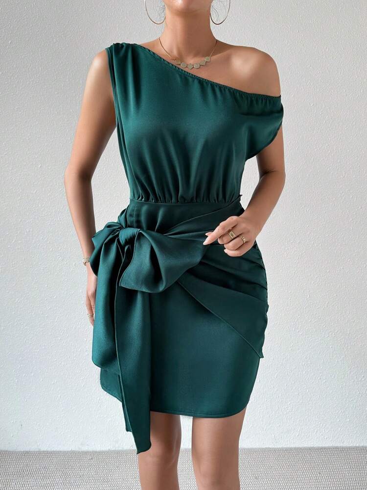 Women'S Slanted Collar Solid Color Dress