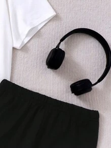 SHEIN Leap Crew Conjunto de dos piezas para chica adolescente con camiseta con cuello redondo de manga corta y patrón de retrato minimalista, junto con unos pantalones cortos sueltos, adecuado para el verano - Multicolor - Ver 4