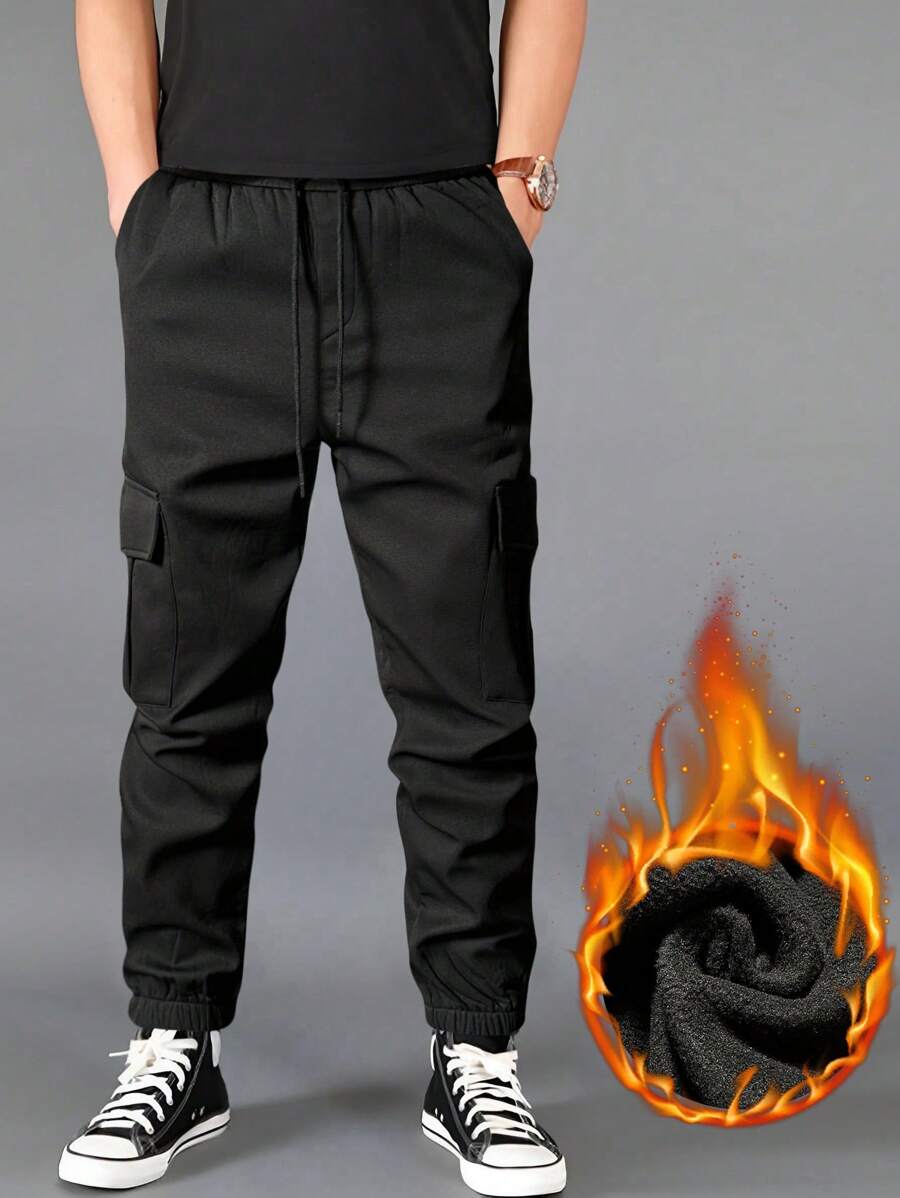 Manfinity Homme Pantalones de carga largos y cónicos para hombre en color negro liso, con recubrimiento térmico en su interior, cintura ajustable con cordón, bolsillo de solapa en el lateral, ideal para salir