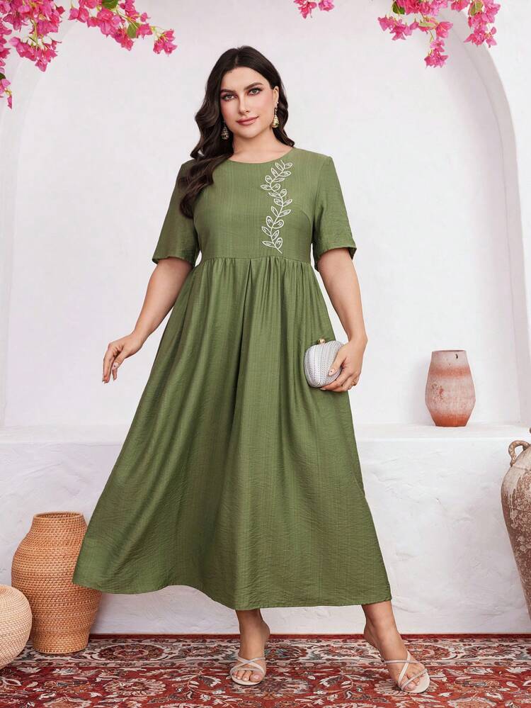 Plus Size Women's Botanical Embroidery Short Sleeve Dress