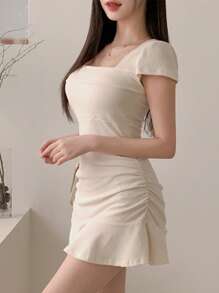 DAZY 纯色方领荷叶边下摆连衣裙太阳裙 - 杏色 - 查看 3