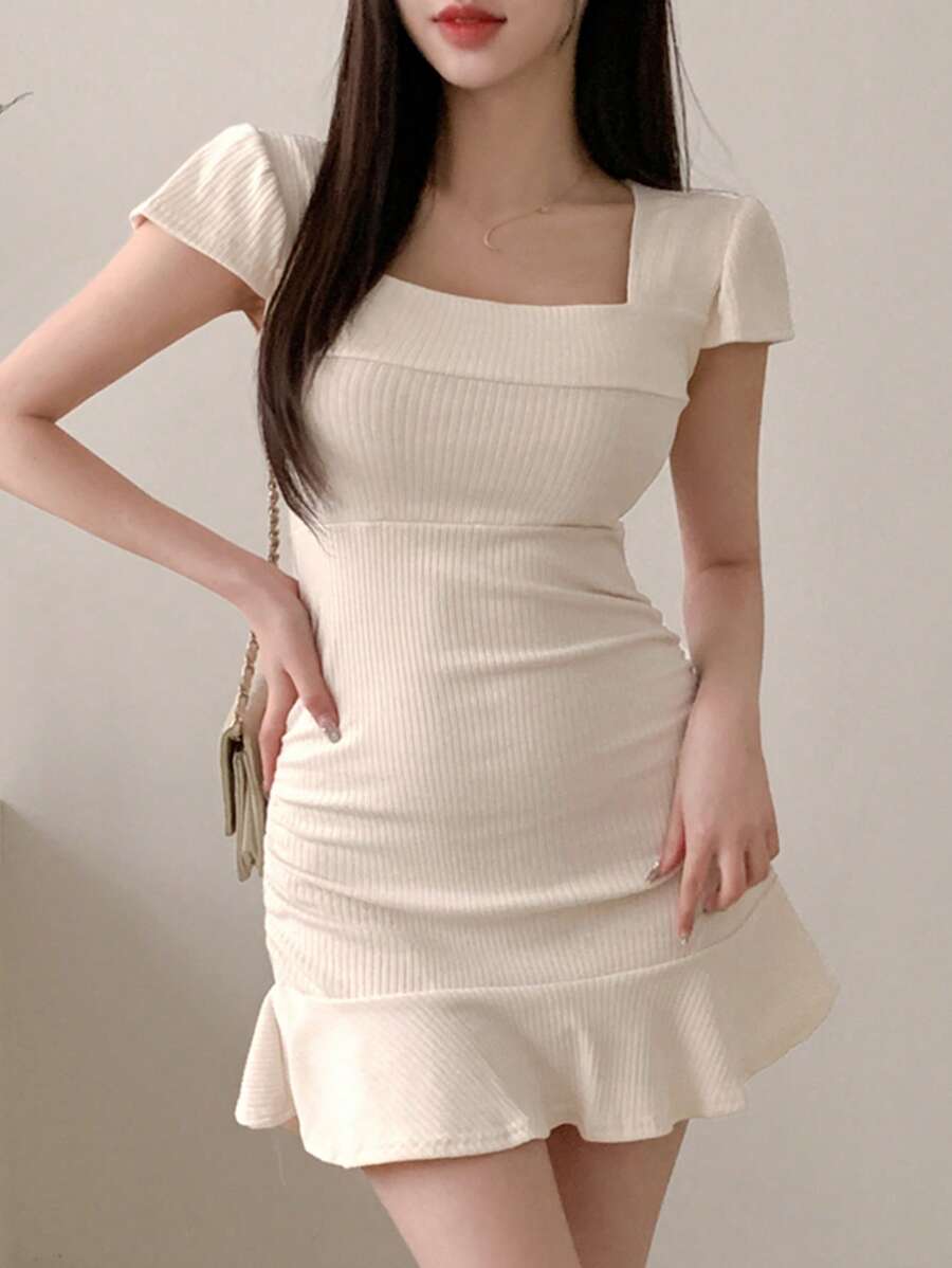 DAZY 纯色方领荷叶边下摆连衣裙太阳裙 - 杏色 - 查看 1