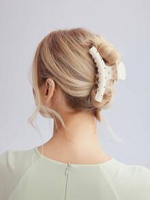 MOTF PREMIUM WHITE METAL HAIR CLIP WITH ZIGZAG-SHAPED PIN - White - View 3