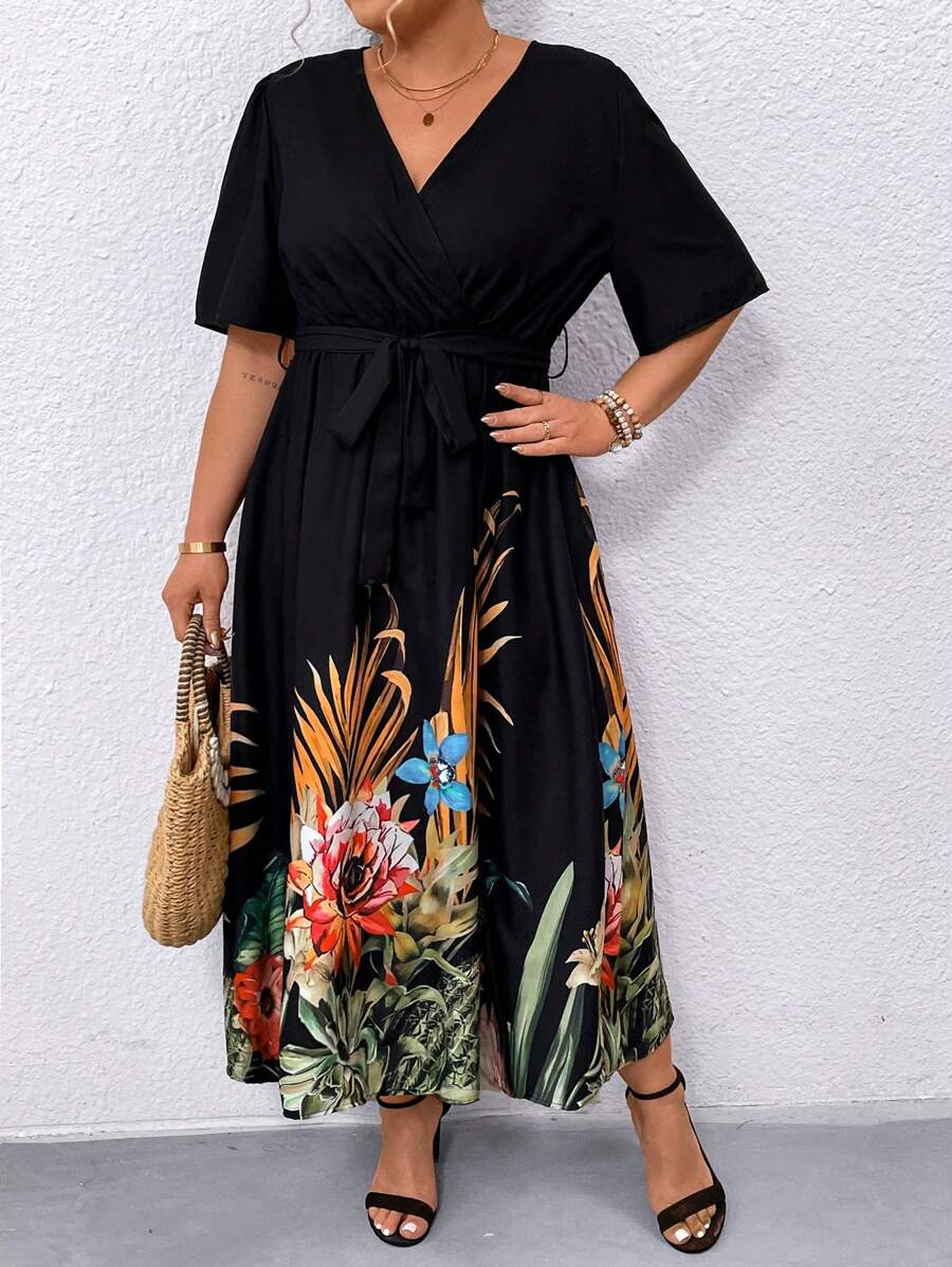 SHEIN Clasi Plus Size Women's Floral Print V-Neck Short Sleeve Dress - Black - View 1
