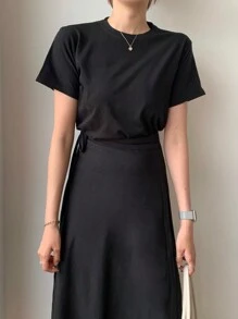 DAZY Conjunto de dos piezas para mujer con top de cuello redondo de unicolor y falda envolvente - Negro - Ver 4