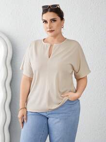 SHEIN Essnce 女士紋理面料加大碼短袖t卹,v領線條設計配空心剪裁 - 杏色 - 查看 1