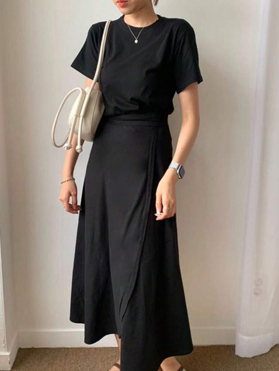 DAZY Conjunto de dos piezas para mujer con top de cuello redondo de unicolor y falda envolvente - Negro - Ver 1