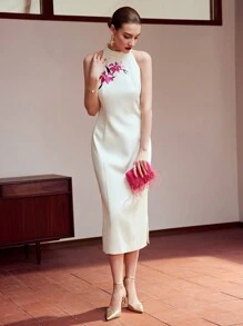 MOTF PREMIUM 刺繡花卉紋路圓領收褶洋裝 - 白色 - 查看 5