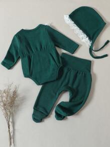 女婴对比色蕾丝荷叶边饰蝴蝶结前脚睡衣套装